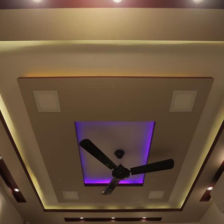 Cozy Furnished Apartment One Block From The Ocean Mumbai Exterior photo