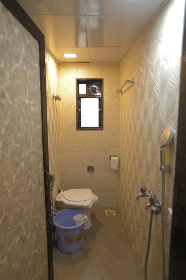 Cozy Furnished Apartment One Block From The Ocean Mumbai Exterior photo