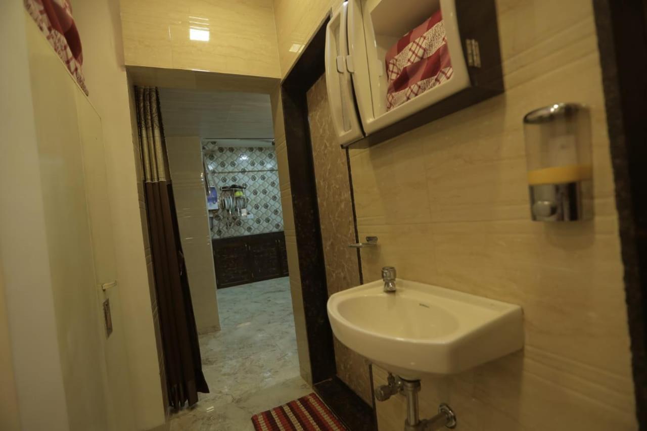 Cozy Furnished Apartment One Block From The Ocean Mumbai Exterior photo