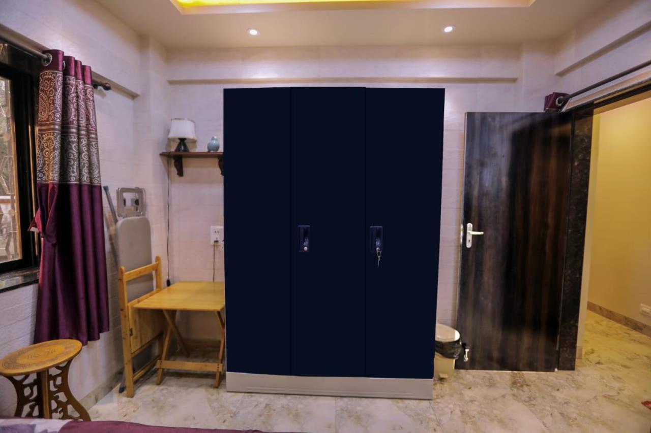 Cozy Furnished Apartment One Block From The Ocean Mumbai Exterior photo
